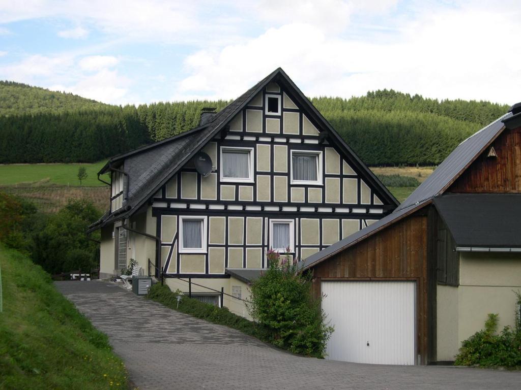 Haus Wald-Eck Apartment Schmallenberg Bagian luar foto